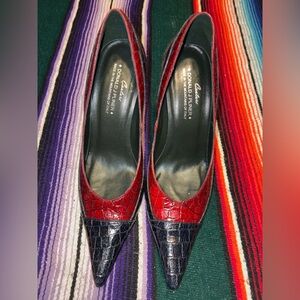 Donald J Pliner Black Leather Pointed Toe Heels Made in Italy EU 38